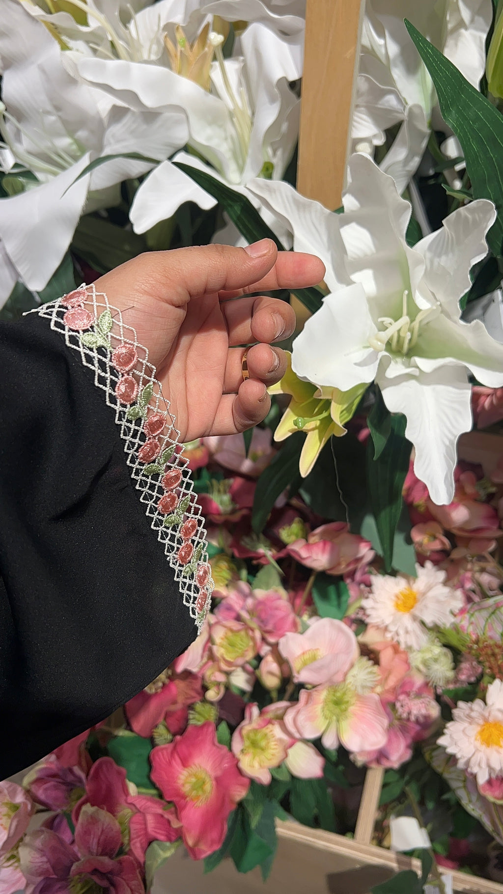 Tulip lace abaya- Pink