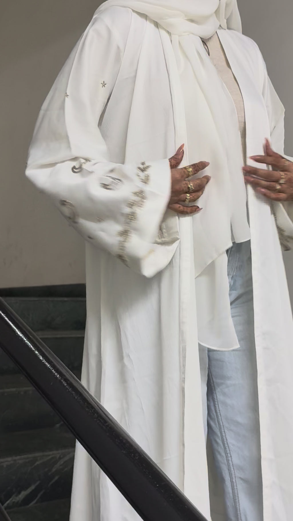 Abaya Qamar